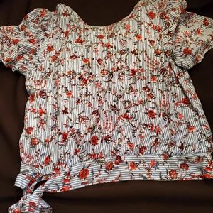 NEW➡️ Women's Floral Blouse